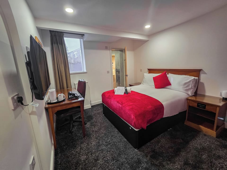 Standard Double Room | Desk, WiFi (free), bed sheets
