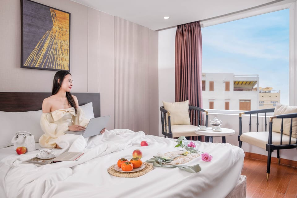 Deluxe Double Room | Desk, WiFi (free), bed sheets
