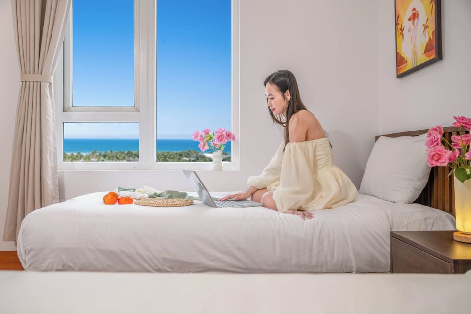 Superior Triple Room | Desk, WiFi (free), bed sheets