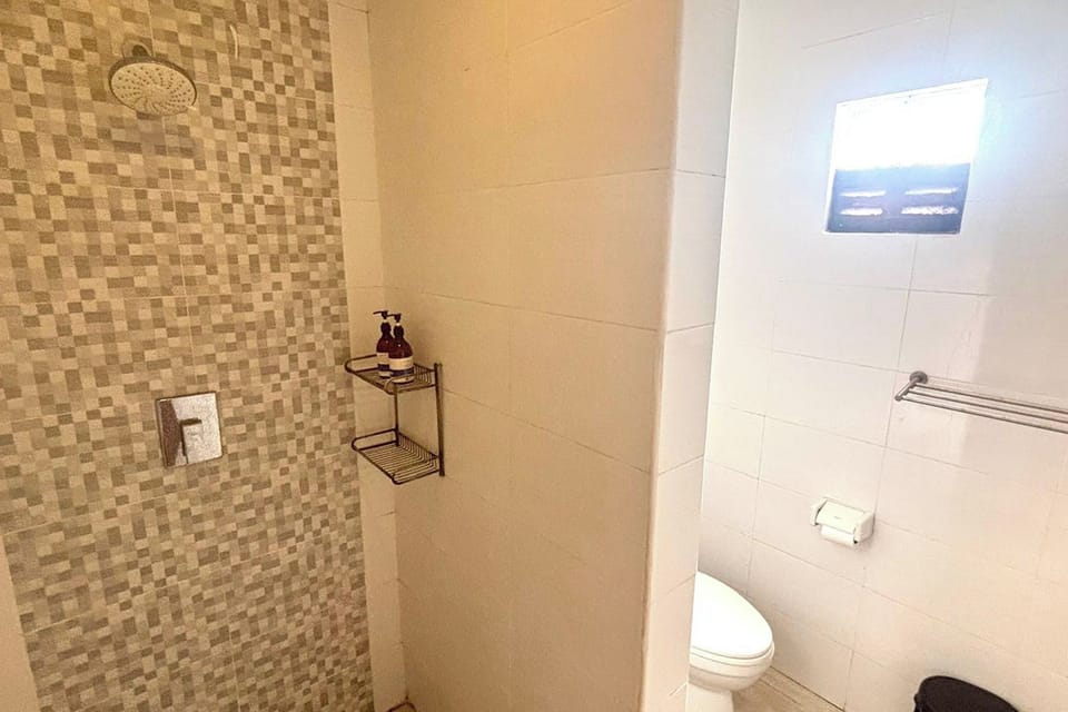 Room, 1 Bedroom | Bathroom | Shower, free toiletries, towels