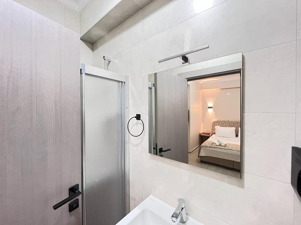 Shower, free toiletries, hair dryer, towels