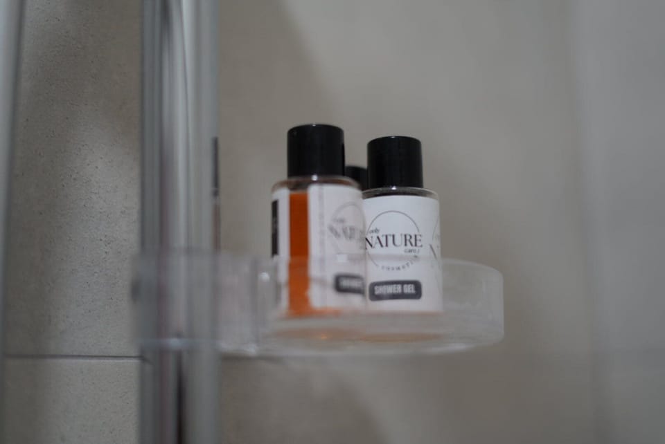 Free minibar items, free WiFi, bed sheets