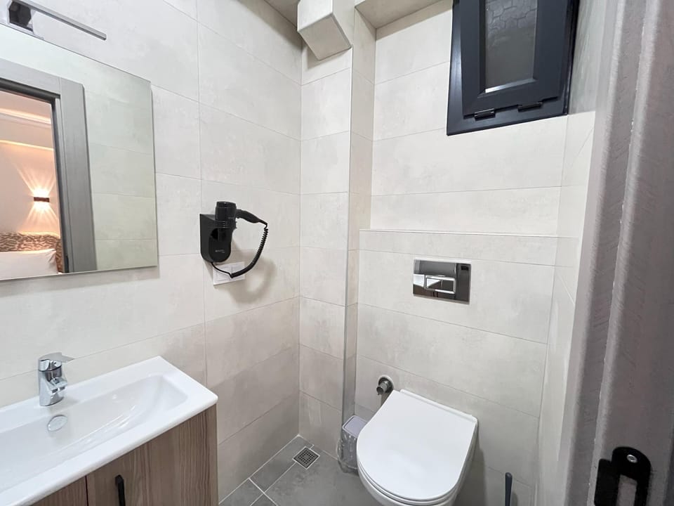 Shower, free toiletries, hair dryer, towels