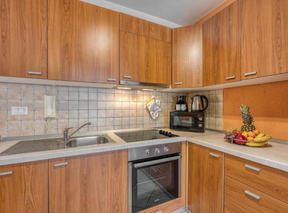 Apartment (One Bedroom Apartment with Balcony) | Private kitchen | Fridge