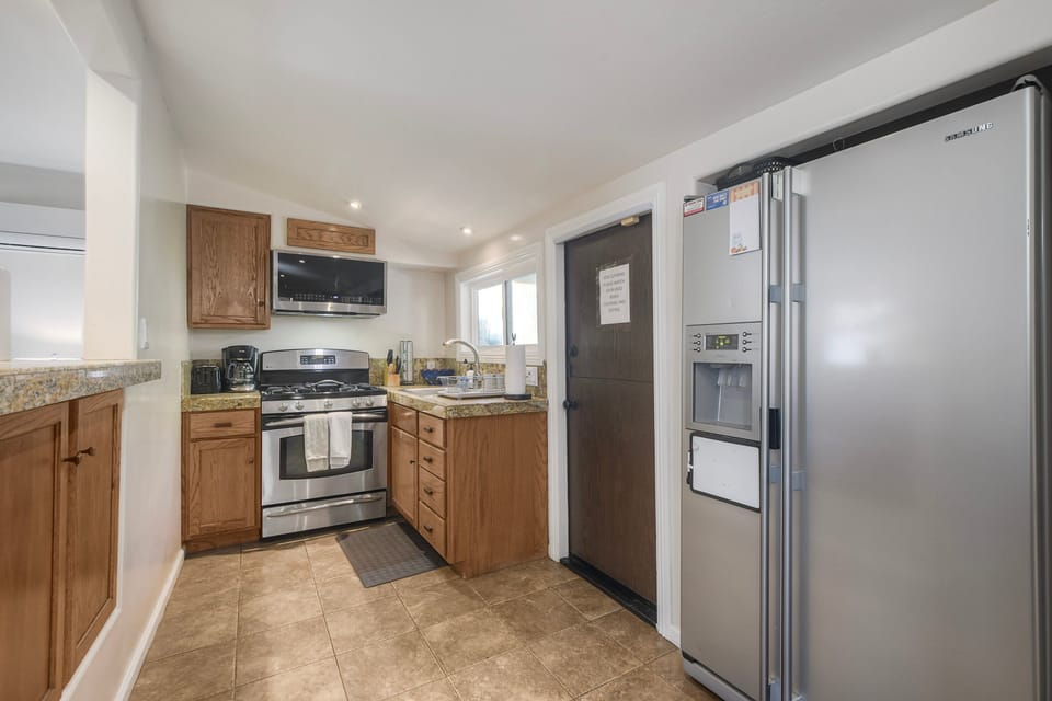 Fully furnished kitchen