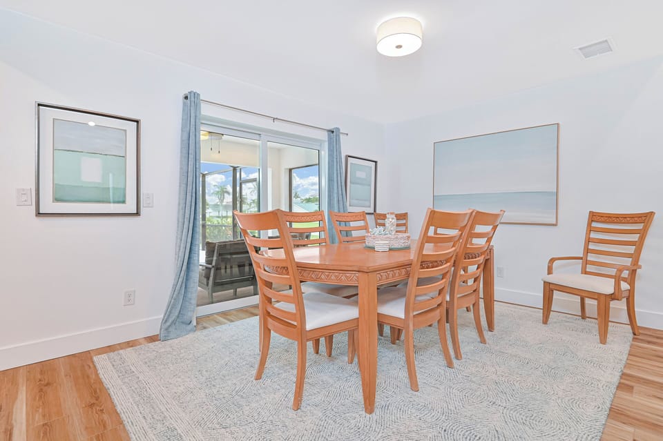 Coastal Hideaway - Dining area