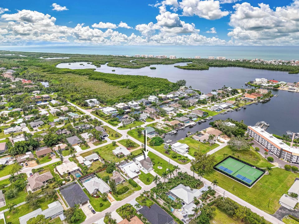 Coastal Hideaway - Great location, just off the bay and less than 2 miles from Barefoot and Bonita Beach