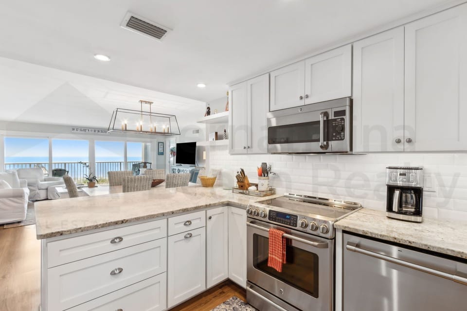 Condo, 3 Bedrooms | Private kitchen | Coffee/tea maker, fridge, oven