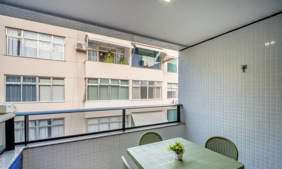 Basic Apartment | Outdoor dining