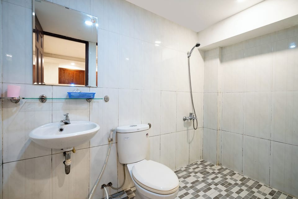 Superior Double | Bathroom | Shower, free toiletries, towels, soap