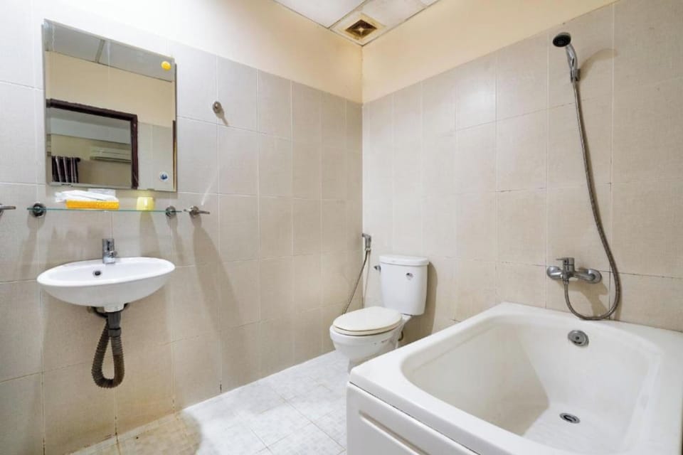 Deluxe Family | Bathroom | Shower, free toiletries, towels, soap