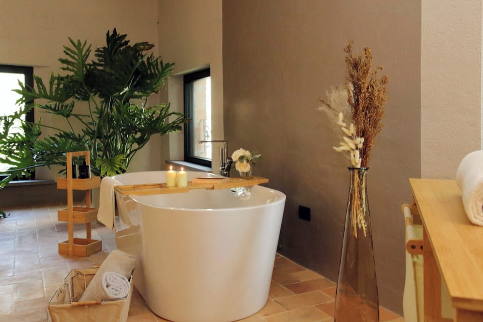 Suite | Bathroom | Designer toiletries, hair dryer, bidet, towels