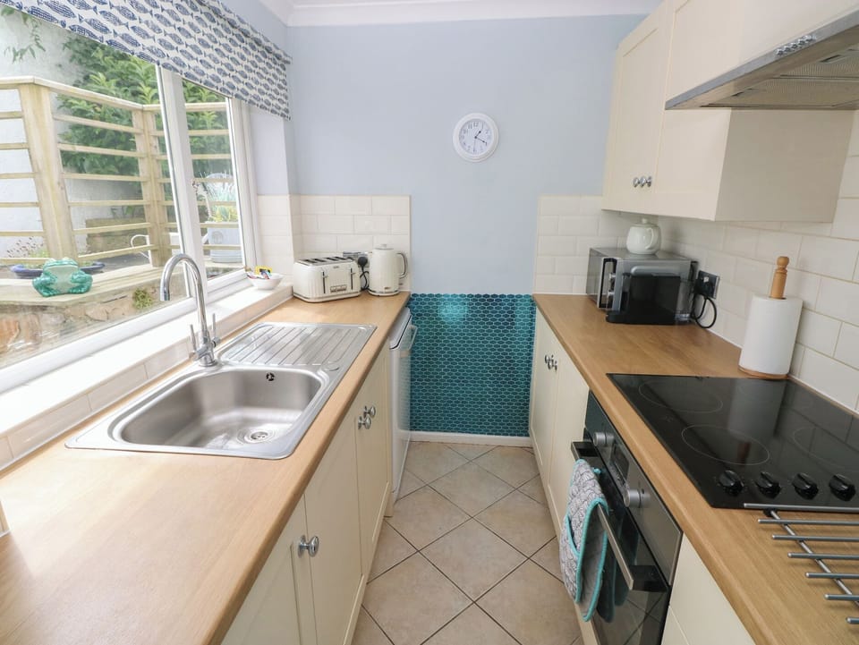 Fridge, microwave, dishwasher, toaster