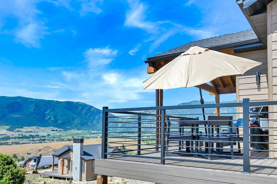 Sunny Deck with Cabin & Mountain Views