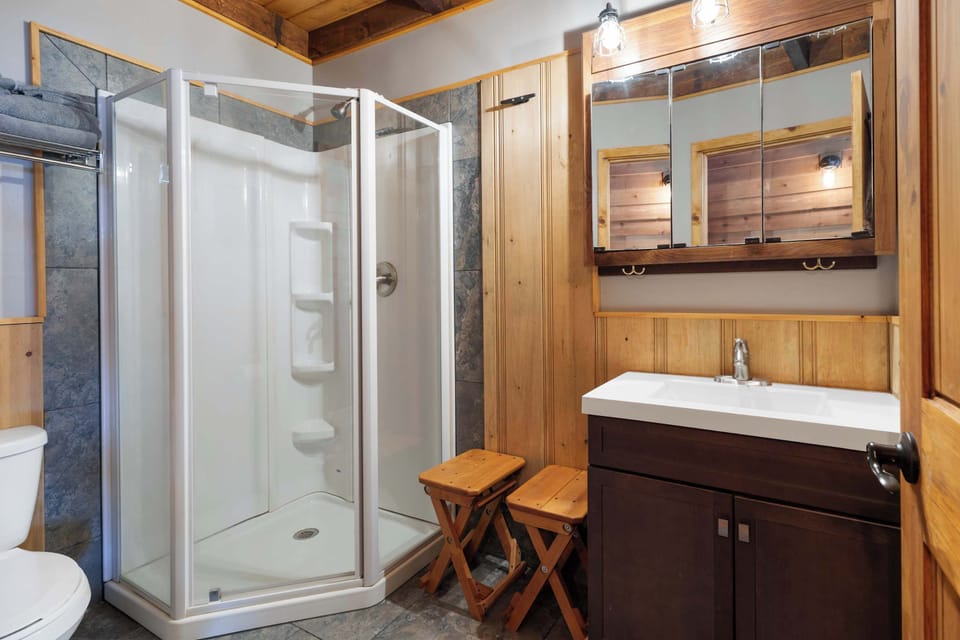 Detached bathroom 2