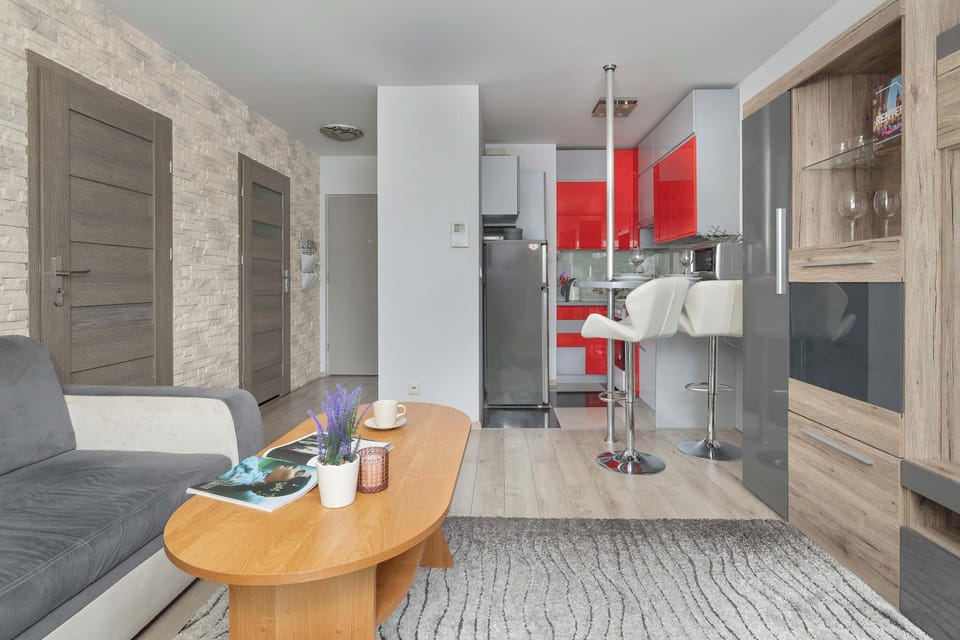 Living and kitchen open space – Practical layout for relaxing and dining.