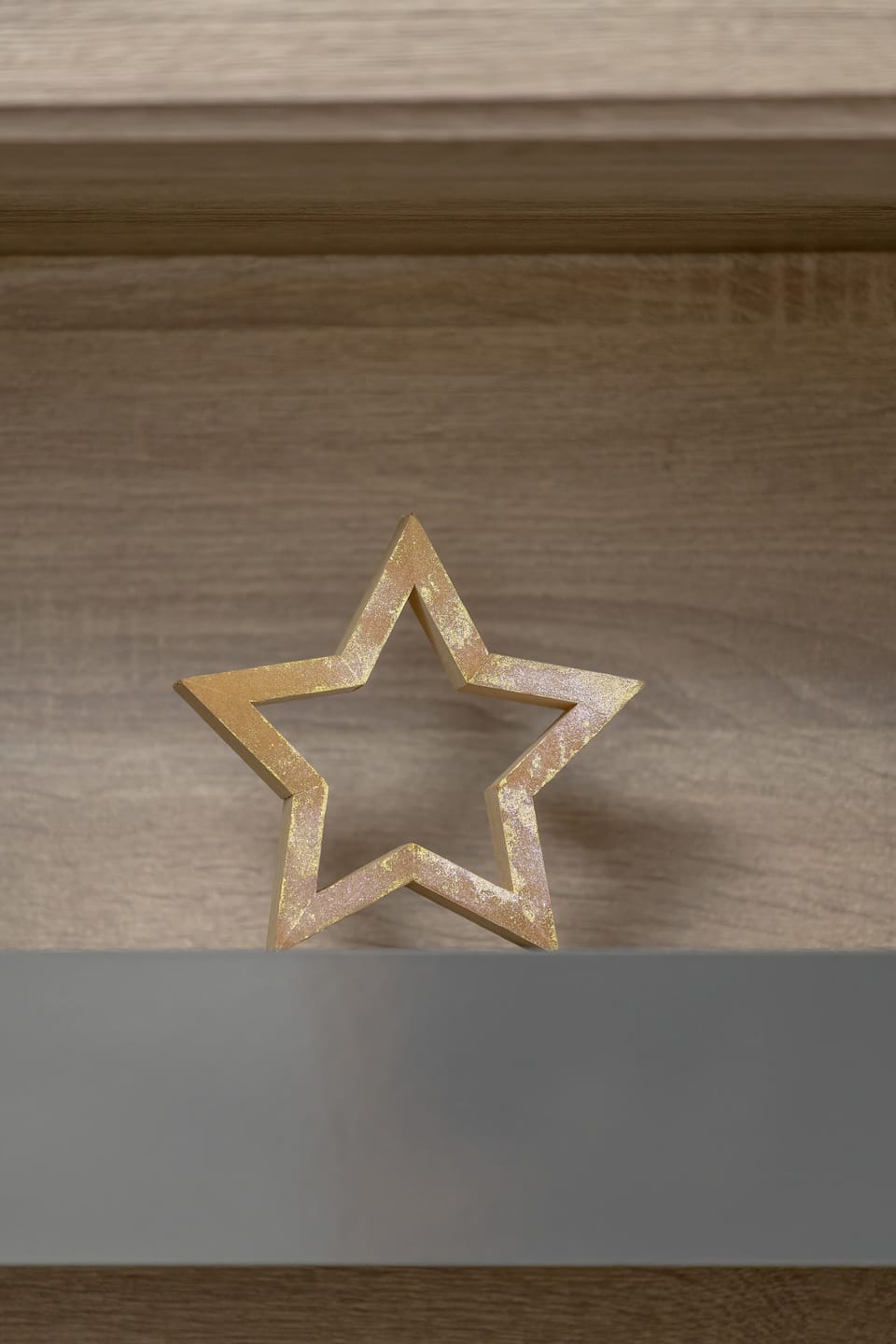 Wooden star decoration – Cozy, homely decorative detail.