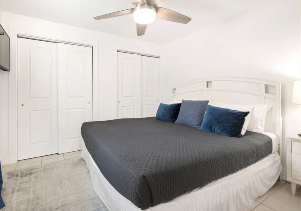 king size bedroom