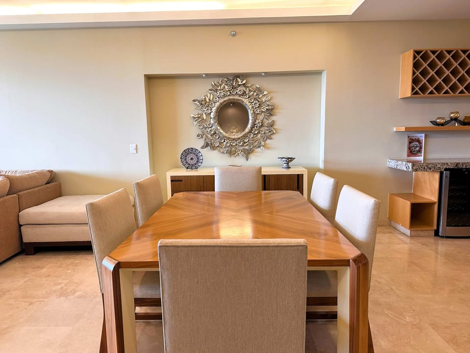 Dining Room | A table that invites long, unhurried meals