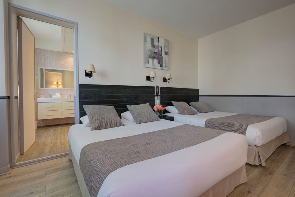 Quadruple Room, Air conditioning | Individually decorated, individually furnished, desk, blackout drapes