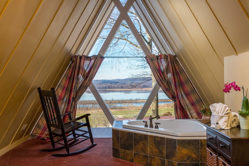 Deep soaking bathtub