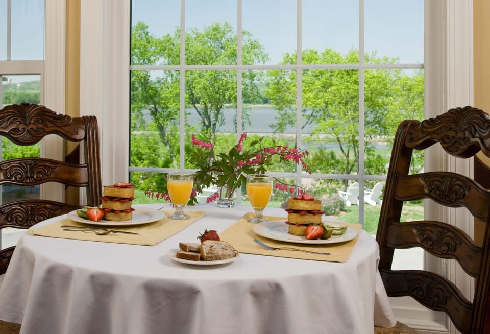 Suite, Private Bathroom (Arthur) | In-room dining