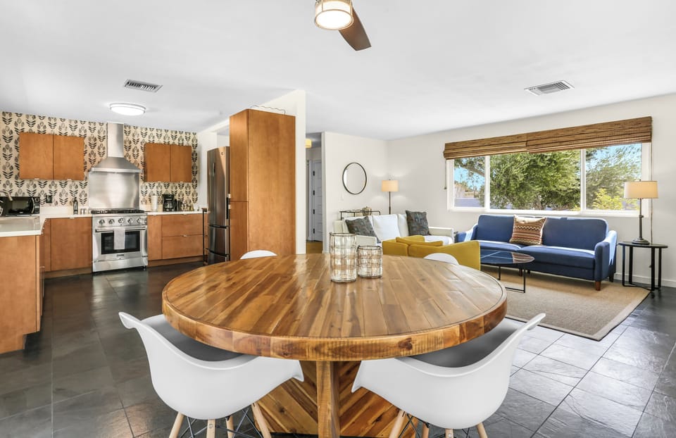 House, Multiple Beds, Pool Access, Pool View (Nicola) | Interior