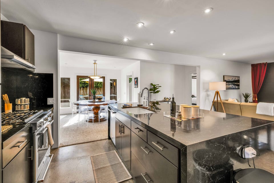 House, Multiple Beds, Pool Access, Pool View (Sunny Dunes) | Private kitchen