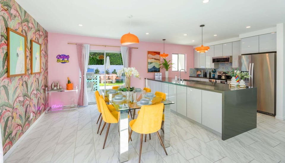 House, Multiple Beds, Pool Access, Pool View (Via Escuela) | Dining