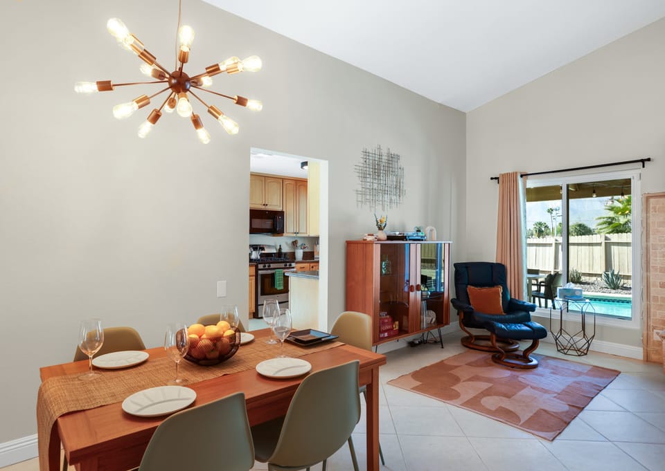 House, Multiple Beds, Pool Access, Pool View (Nueva Vista) | Dining