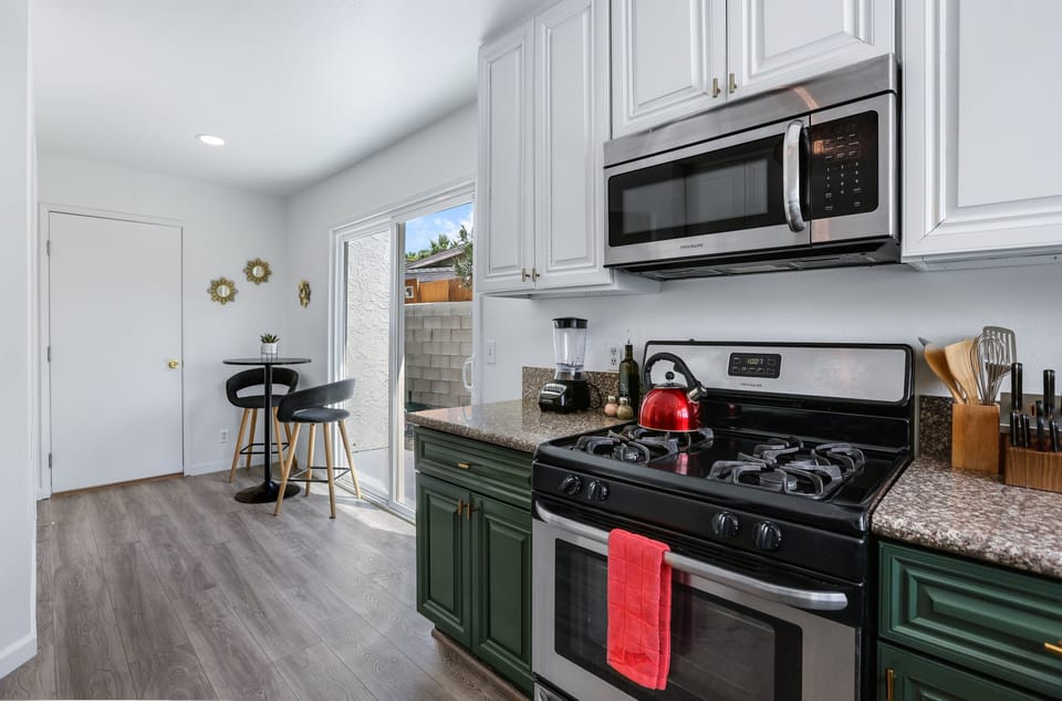 House, Multiple Beds, Pool Access, Mountain View (Mountain View) | Private kitchen