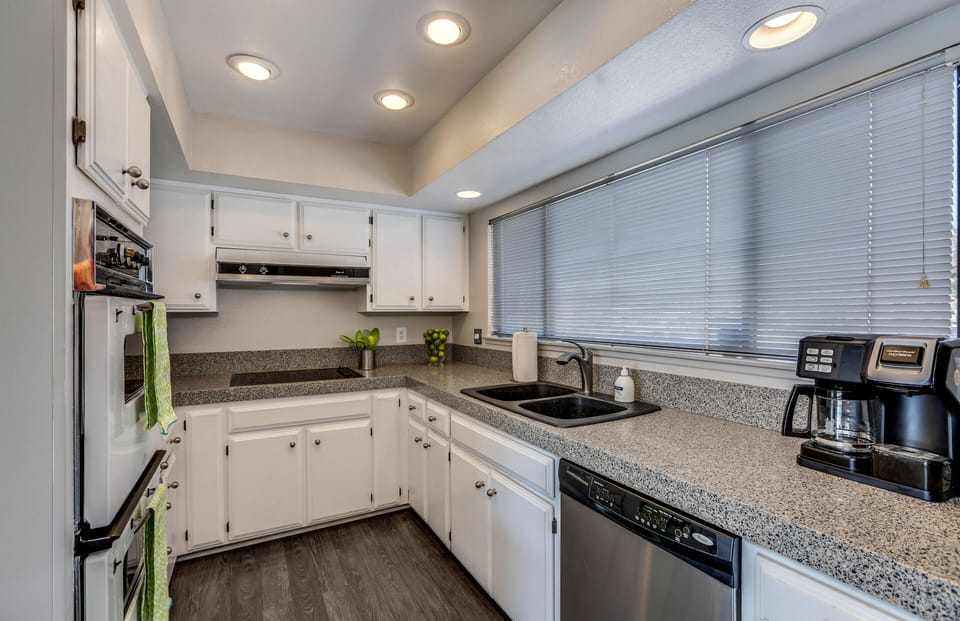 House, Multiple Beds, Pool Access, Pool View (Via Escuela 3) | Private kitchen | Coffee/tea maker