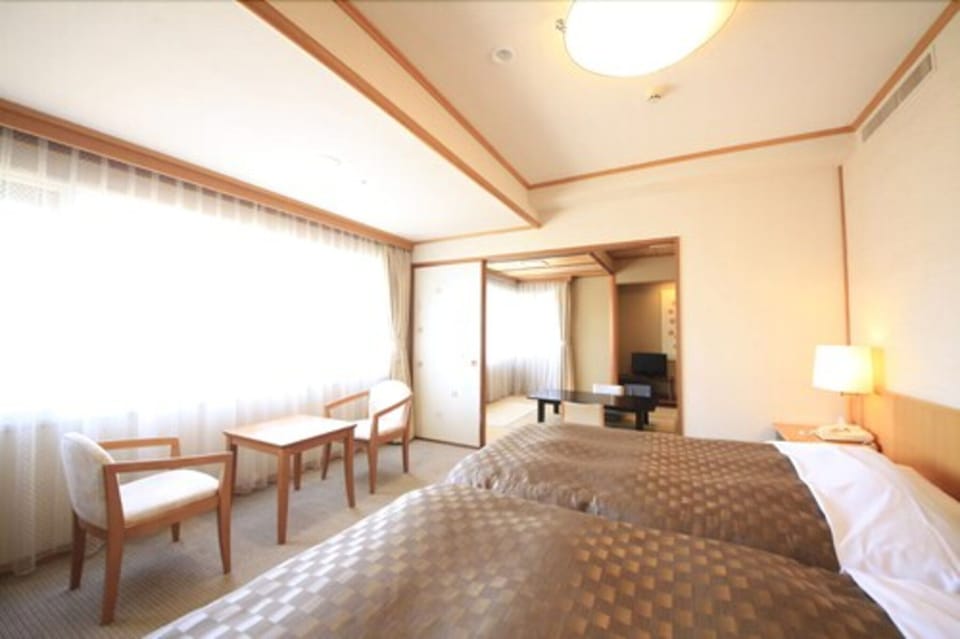 Premium bedding, in-room safe, desk, free WiFi