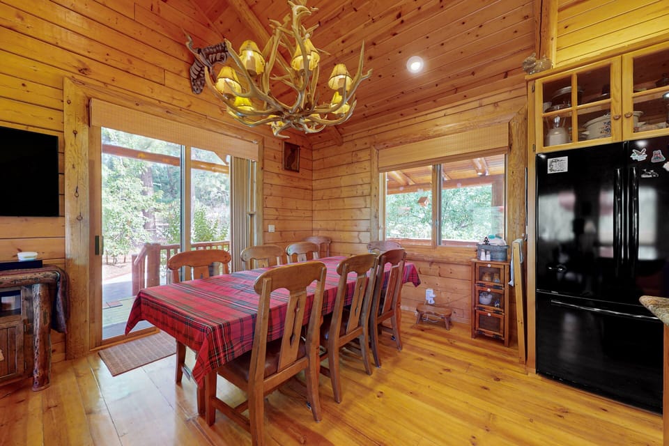 Chalet, Multiple Beds, Pool Access, Mountain View (VC569) | 6 bedrooms, individually decorated, individually furnished, bed sheets