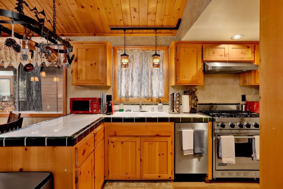 Cabin, Multiple Beds, Pool Access, Mountain View (630) | Private kitchen