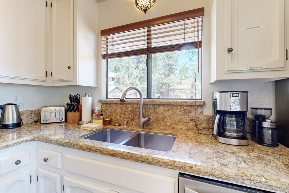 Cabin, Multiple Beds, Pool Access, Mountain View (VC554) | Private kitchen