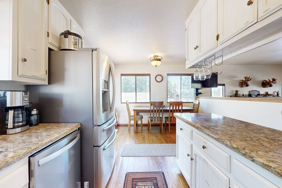 Cabin, Multiple Beds, Pool Access, Mountain View (VC554) | Private kitchen