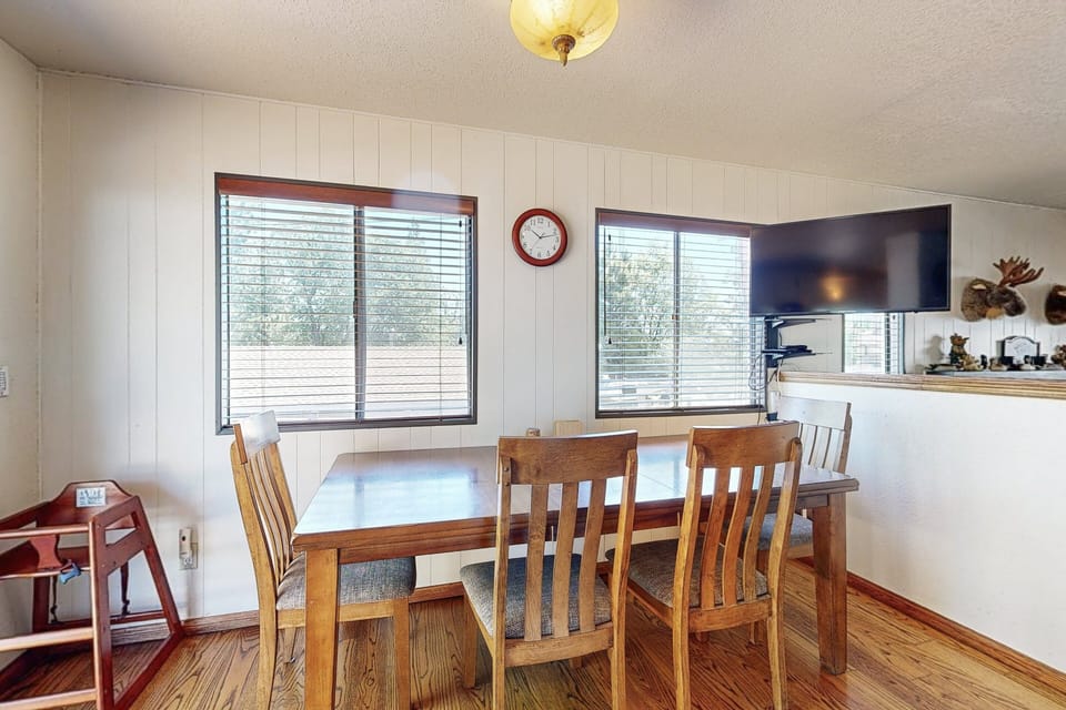 Cabin, Multiple Beds, Pool Access, Mountain View (VC554) | 2 bedrooms, individually decorated, individually furnished, bed sheets