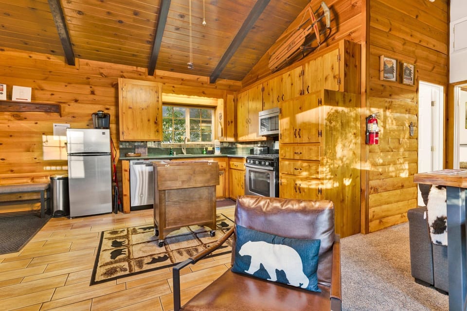 Cabin, Multiple Beds, Pool Access, Mountain View (2560) | Interior