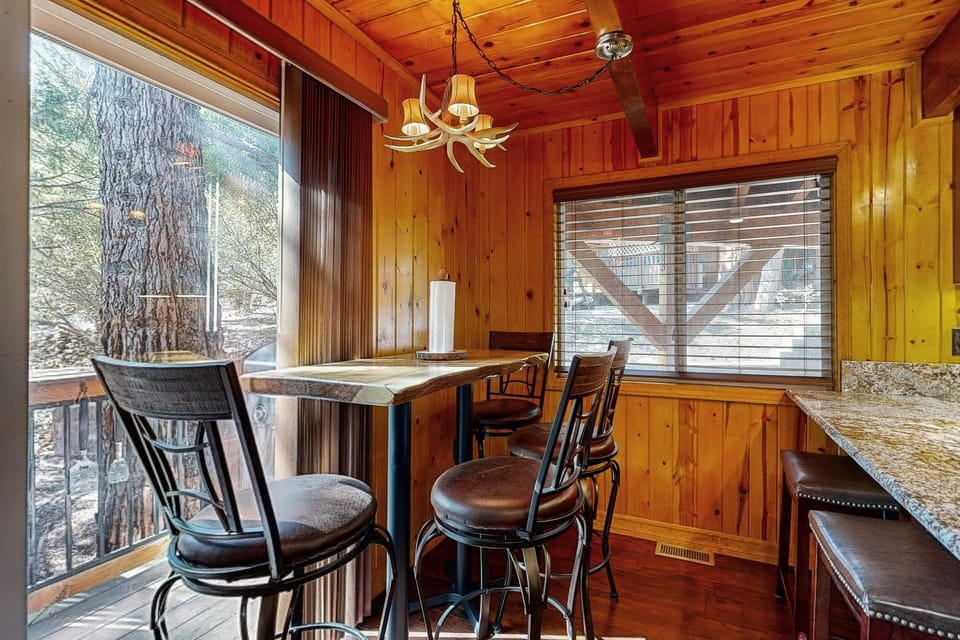 Cabin, Multiple Beds, Pool Access, Mountain View (VC709) | 2 bedrooms, individually decorated, individually furnished, bed sheets