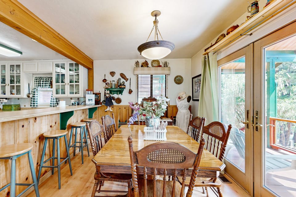 Cabin, Multiple Beds, Pool Access, Mountain View (VC710) | 3 bedrooms, individually decorated, individually furnished, bed sheets