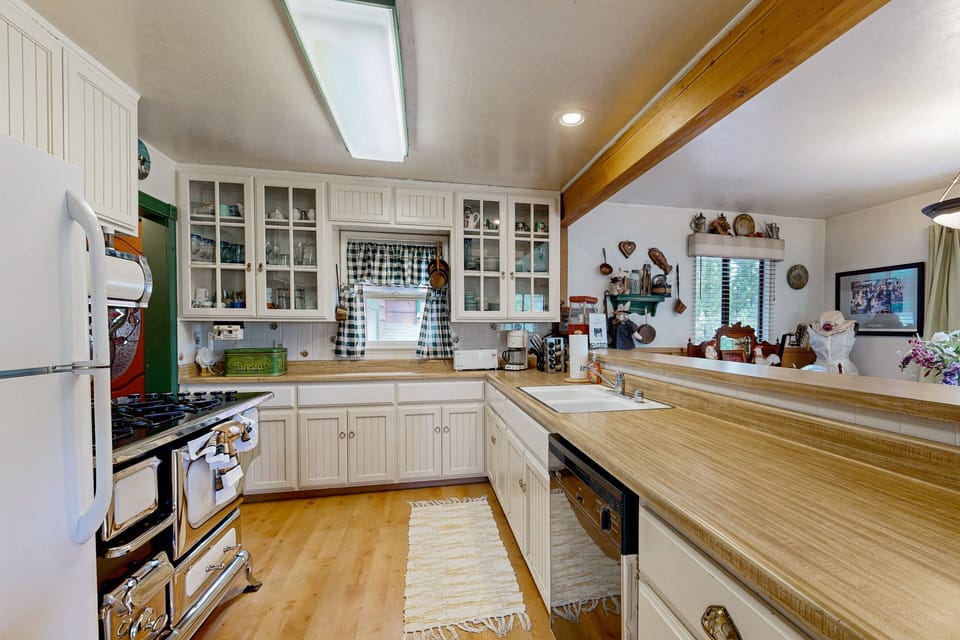 Cabin, Multiple Beds, Pool Access, Mountain View (VC710) | Private kitchen