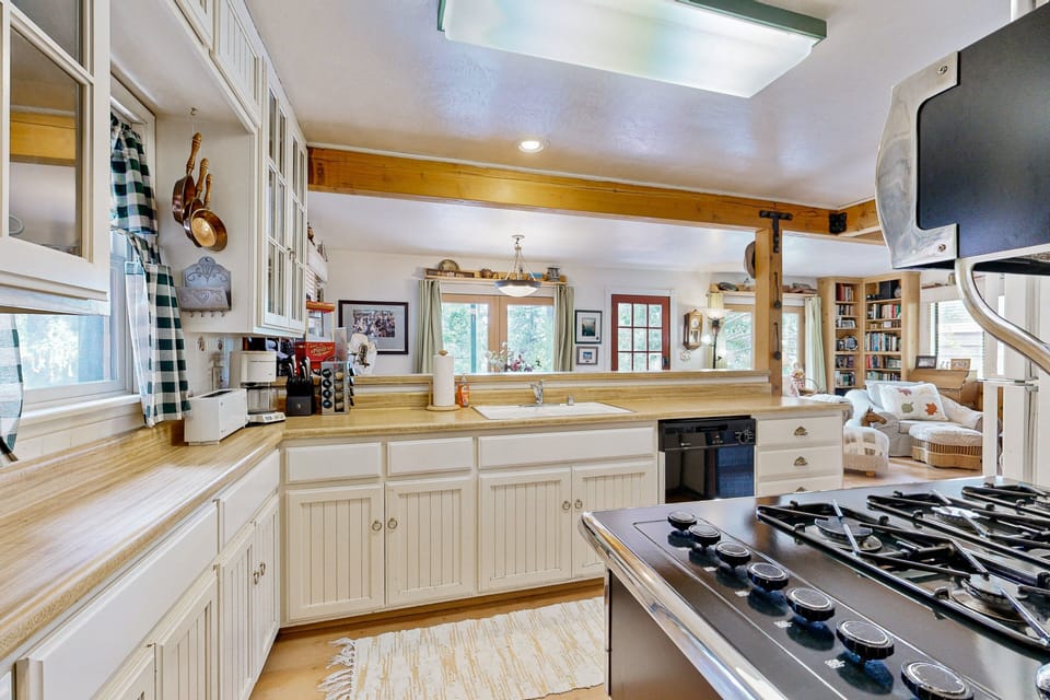 Cabin, Multiple Beds, Pool Access, Mountain View (VC710) | Private kitchen