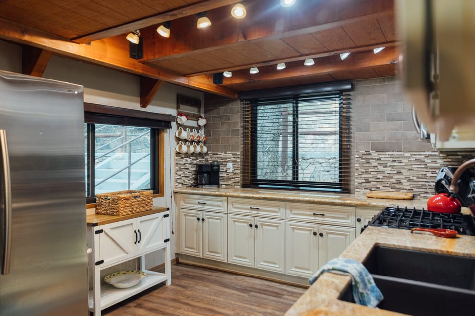 Cabin, Multiple Beds, Pool Access, Mountain View (2552) | Private kitchen