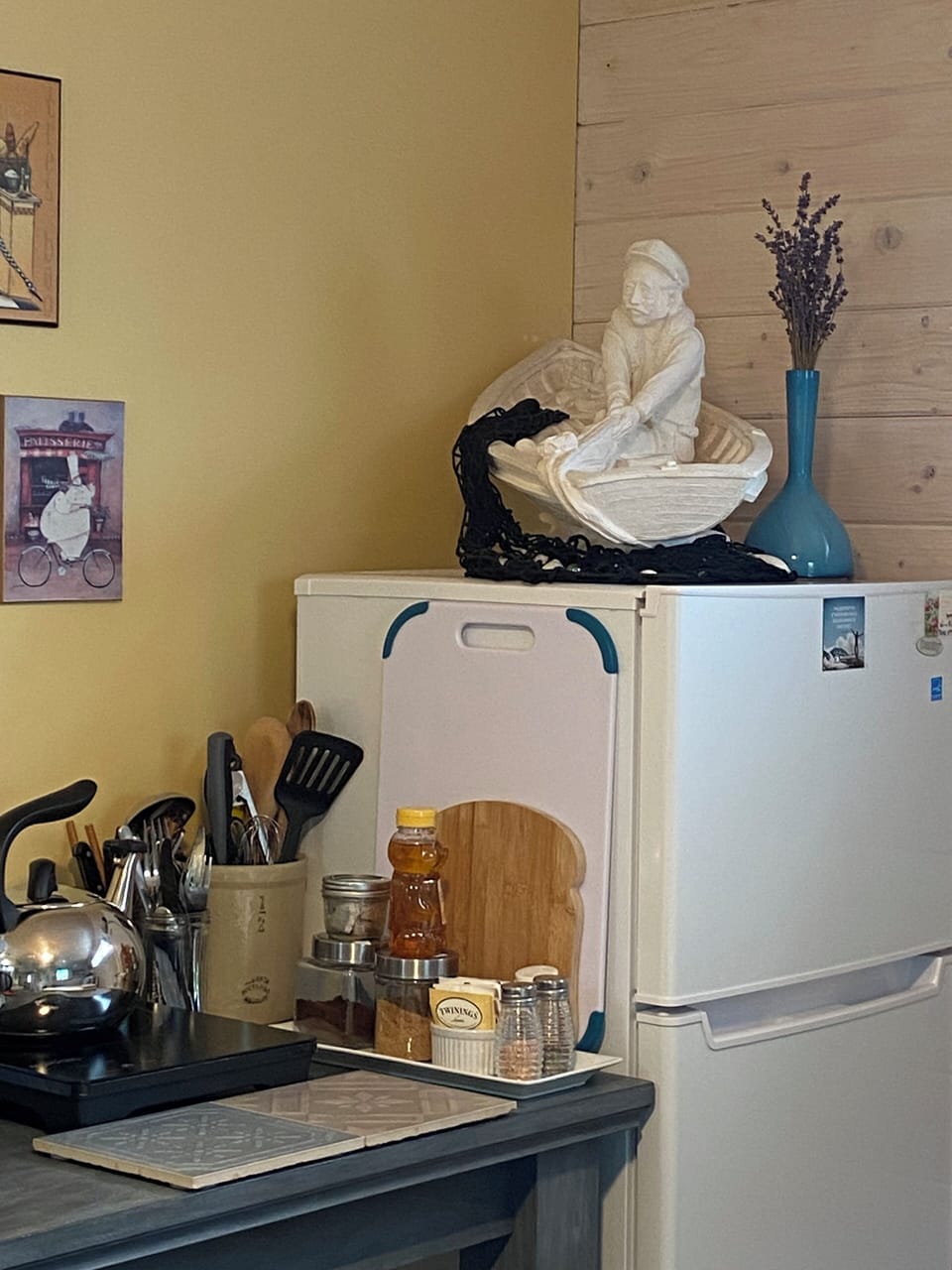 Apartment size fridge and freezer.