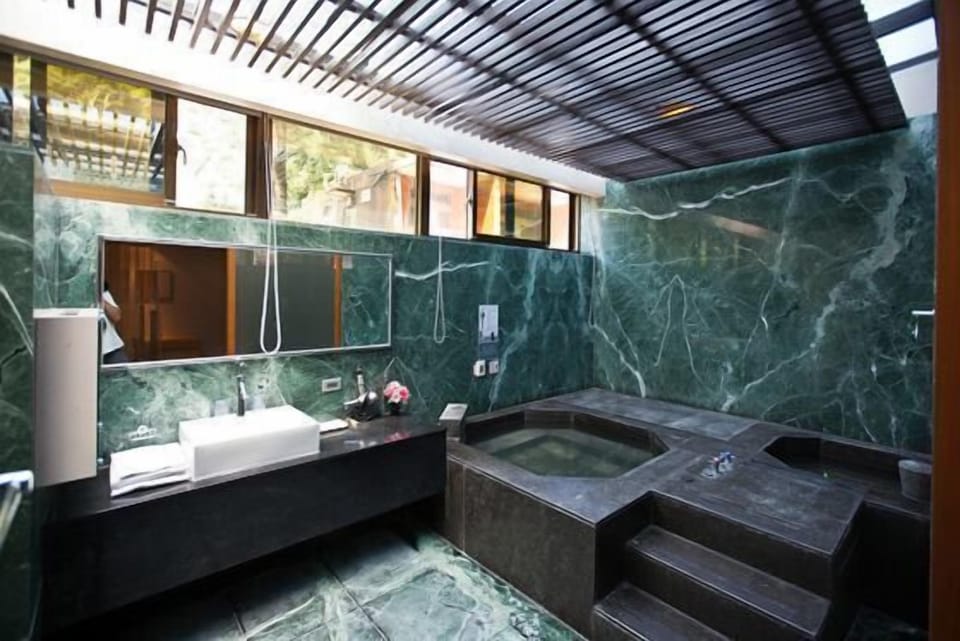 Deluxe Room | Bathroom | Separate tub and shower, spring water tub, free toiletries, hair dryer