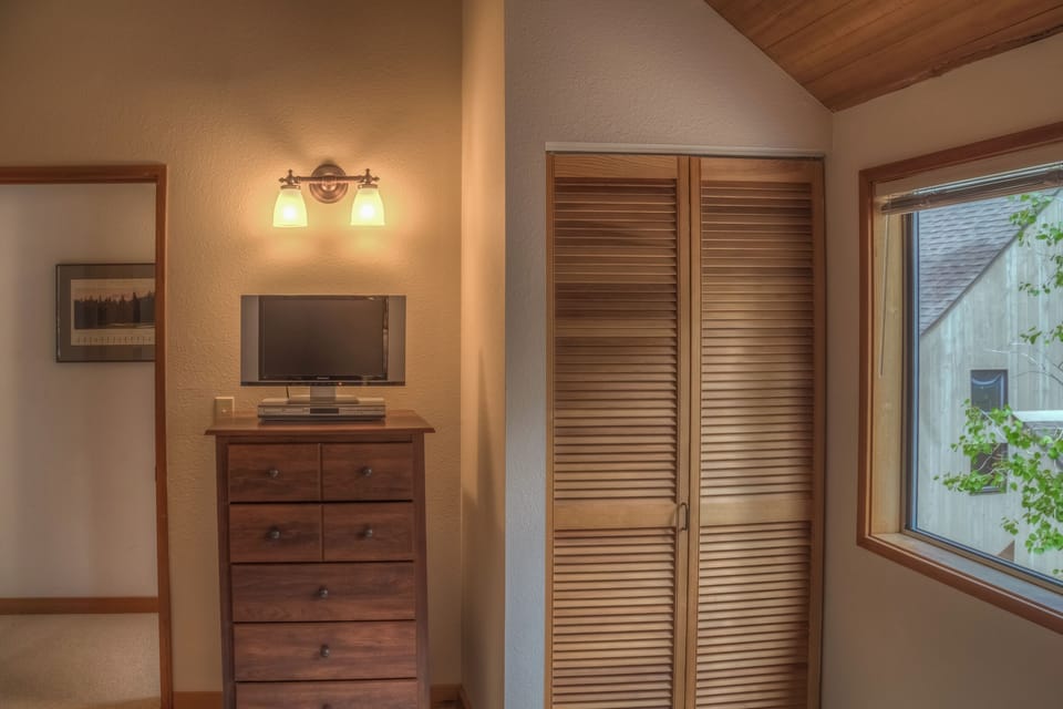 Black Butte Home 45 Black Butte Ranch OR 97759 Large-15
