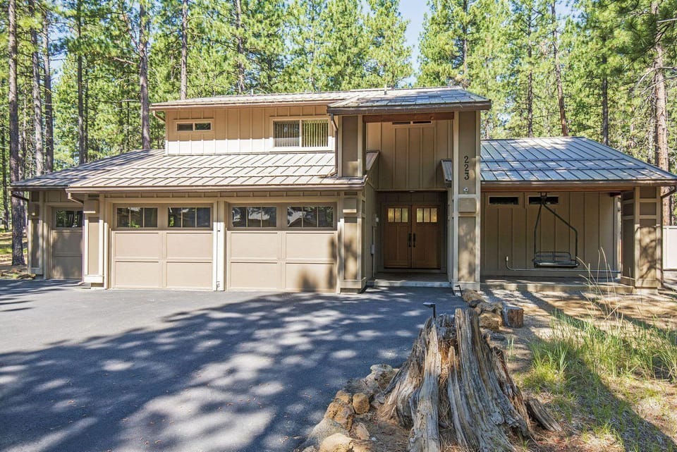 GM223-Front-of-house-sunny