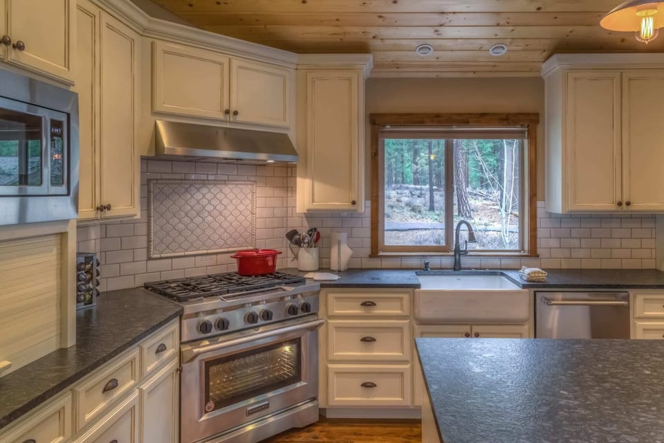 RR004_20180729_007_Kitchen