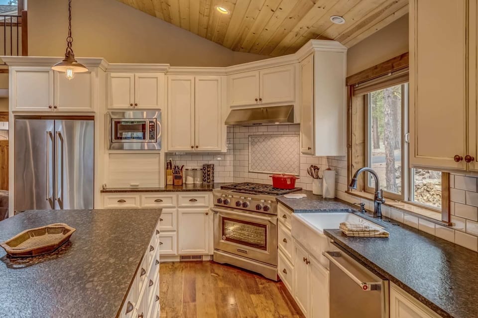 RR004_20180729_006_Kitchen